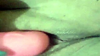 هي، تريد مشاهدة هذه اللاتينية السمينة الجنسية تفعلها لوحدها؟