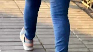 Feeling the curves of this latina in tight jeans