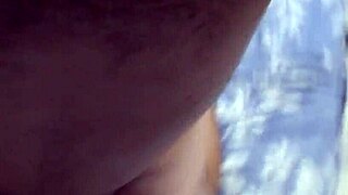 Ensinando para a dany rio a dificil tarefa de filmar o seu proprio seio