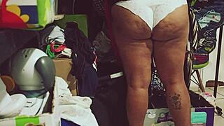Bbw gordita mexicana cleaning room