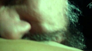 Ensinando para a dany rio a dificil tarefa de filmar o seu proprio seio