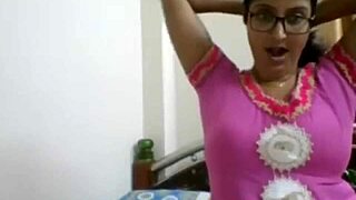 Pakistani Girl Strips on Webcam Fun