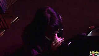 לעזאזל, מורה בגרביונים דורסת כוס צרה אחרי מציצה קשוחה!