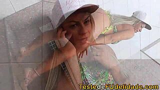 Loira da bunda grande fode com amigo