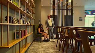 Lockar Mistress Aprils cupcake och tårar den kåta slaven