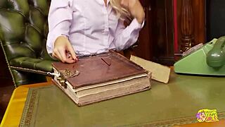 Blondes and brunettes in lesbian foursome!