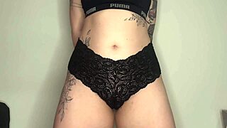 i’m obsessed with showing my juicy latina cameltoe in tight panties!