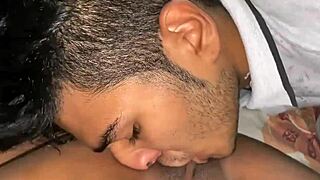 follo con mi hermanastra en el sofa de la casa