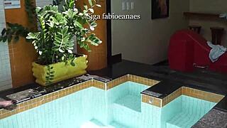 Havuz banyosundan sonra BBC'de titreyen hotwife