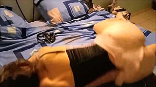 Hei babe, vil du føle tungen min mens du er i den satenglansede lingerien for en het doggystyle-økt?