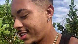 Loira casada paulista dando pro amante carioca na praia