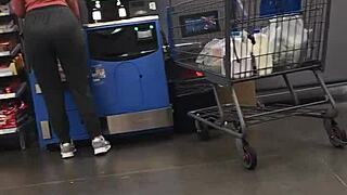 Blonde milf in spandex nice ass 😍