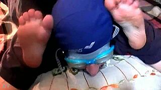 Italfetish's dirty feet fetish: Roberta's strong foot odor dominates