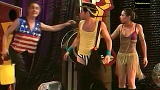 Check out Circo Rojo Chapter 3 with these hot Latinas!