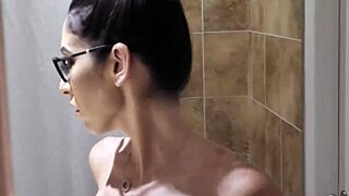 милафша Дава Фокс трахается после тренировки в догги и наезднице