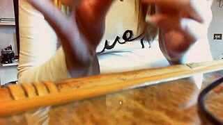 İtalyan uzun tırnaklı seksi ASMR fetiş videosu