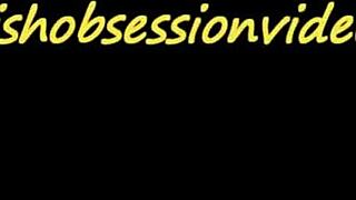 Italfetish's dirty feet fetish: Roberta's strong foot odor dominates