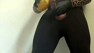 Me veja foder uma fruta mamão pela primeira vez gostei