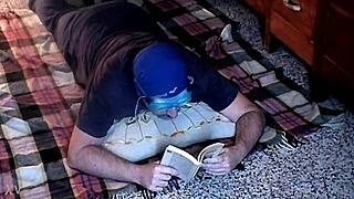 Italfetish's dirty feet fetish: Roberta's strong foot odor dominates