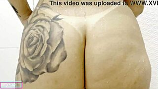 caught my wife washing her pussy 😳