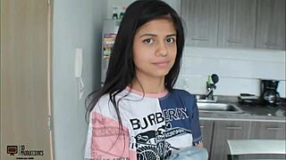 Bøjet Over Brunette Stedsøster Får Hardcore Creampie