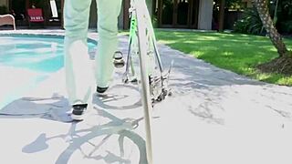 Gigi, a college student, is home for the summer and meets an older stranger.