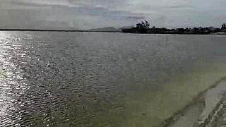 Loira casada paulista dando pro amante carioca na praia