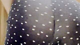 sexy blonde shakes big ass in leggings