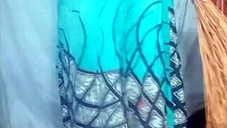 Is this indian girlfriend fucking outdoors?