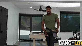 Bu Dev Siki Hallet, Üvey Kızkardeş Lana.