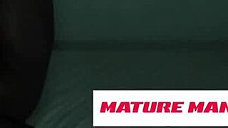 Bruneta milf christina sapphire se plíží k barebacku s velkým černým kurcem