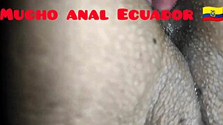 lamiendo culo y vagina en cuatro