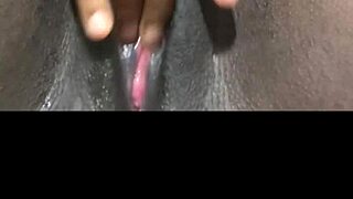 black amateur masturbates wet big pussy to orgasm solo