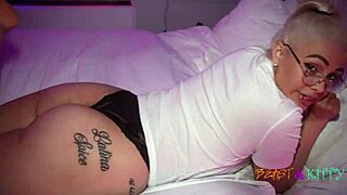 College babe Jeyla Spice rides ItsTheBeast’s dick instead of hitting the books