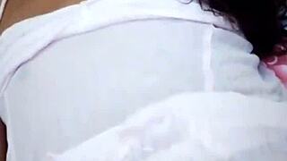 Jeg leker med fitta mi, vil du bli med?