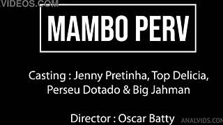 Jenny Pretinha Fazendo ANAL com TRÊS.