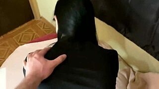 Anna s svojim ljubimcem v intimnem trenutku