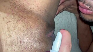 Жесткий сквирт от бешеной игры с секс-машиной