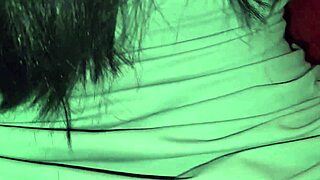 Муж ловит меня мастурбирующей с дилдо и наказывает, трахая мою большую колумбийскую жопу