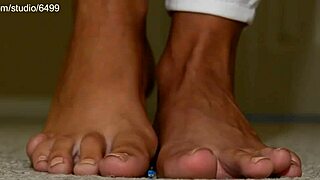 Watch her crush toys with huge feet?