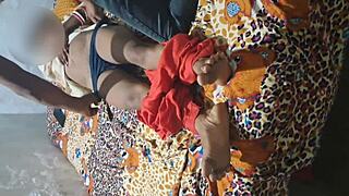 Bhabhi do vilarejo indiano em vídeo vazado com homens locais