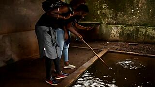 Casal Interracial Impressionante em Cena de Sexo Público