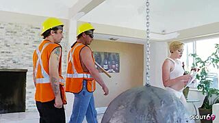 Miley May ในเซ็กซ์พาโรดี Wrecking Ball