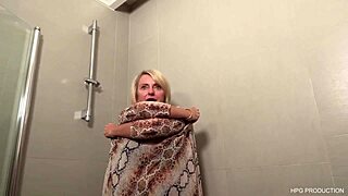 Cougar Blonde Devient Folle pour une Éjac Interne dans une Action Torride, oups !