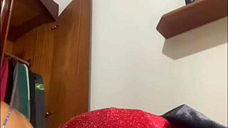 i love flashing and making guys hard and wet