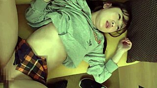 138cm gimnastična študentka dobi skrivno lekcijo po treningu sama