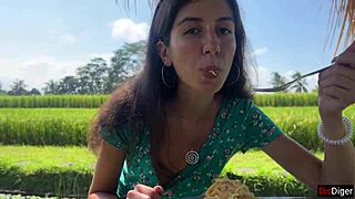 Cumwalk eating pasta with sperm on face