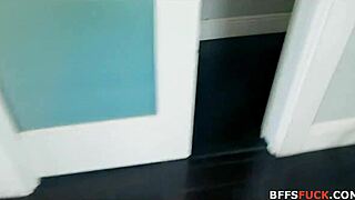 영화 밤에 거대 자지로 거칠게 박기