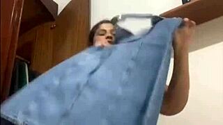 i love flashing and making guys hard and wet