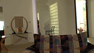 Jamie Elle Takes Black Cock Deep in Shaved Twat on Bed!